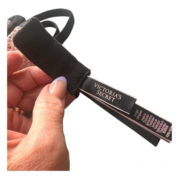 Victoria’s Secret Luxe Pink Demure Foil Lined Fishnet Plunge Underwire Bra 32 D - Picture 6 of 13